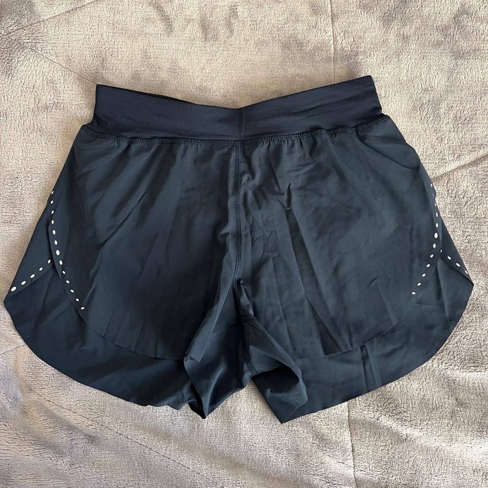 NWT Lululemon Find Your Pace Short Size 4